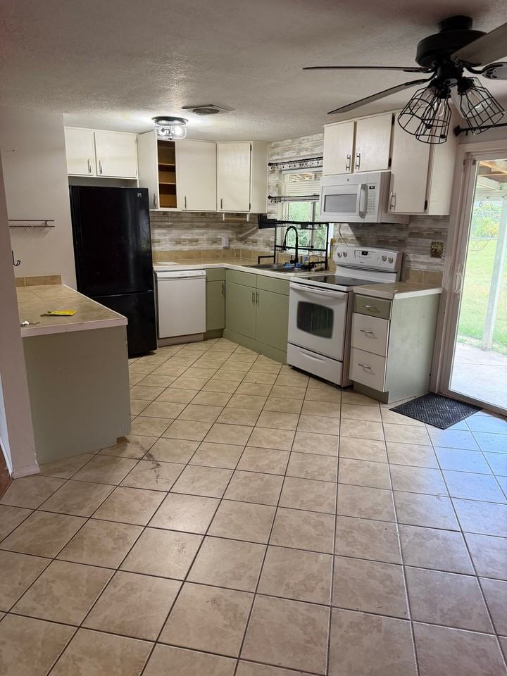 2428 Nw - Photo 4 of 10
