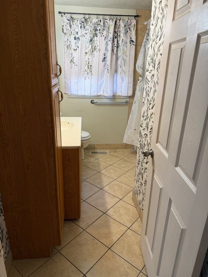 2428 Nw - Photo 6 of 10