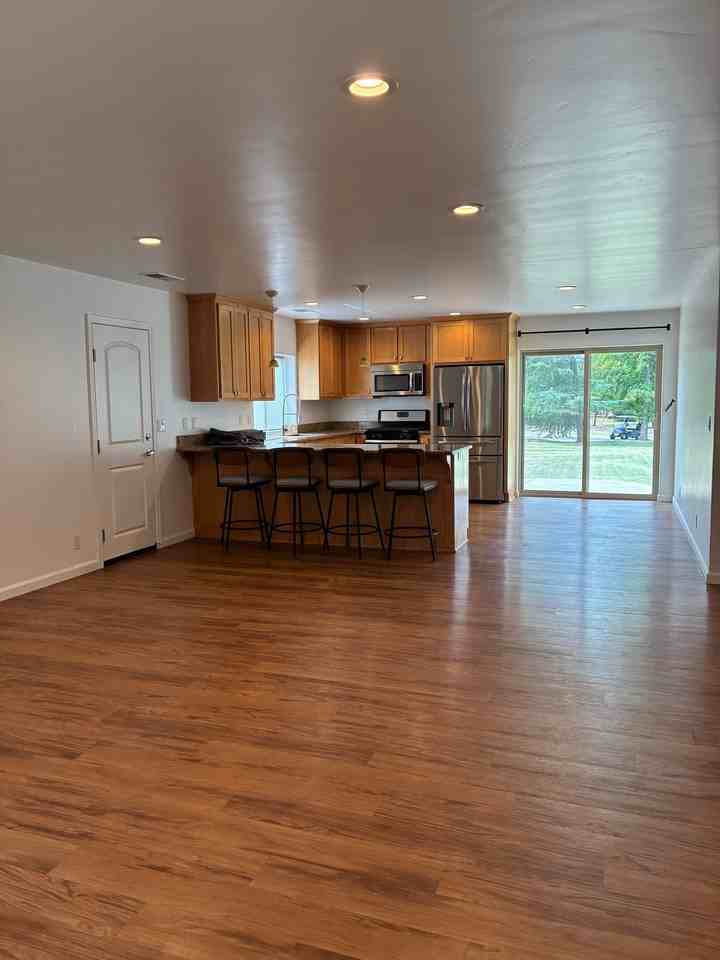 17900 Lake Forest Dr - Photo 3 of 10