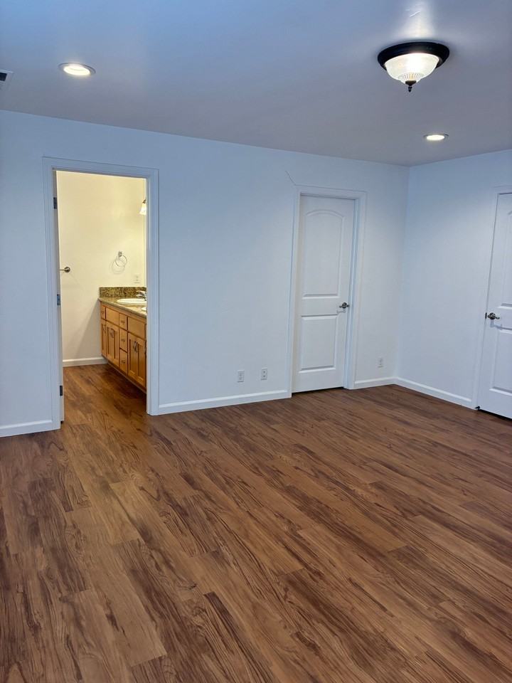 17900 Lake Forest Dr - Photo 4 of 10
