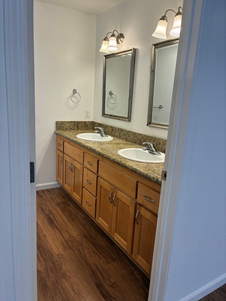 17900 Lake Forest Dr - Photo 5 of 10