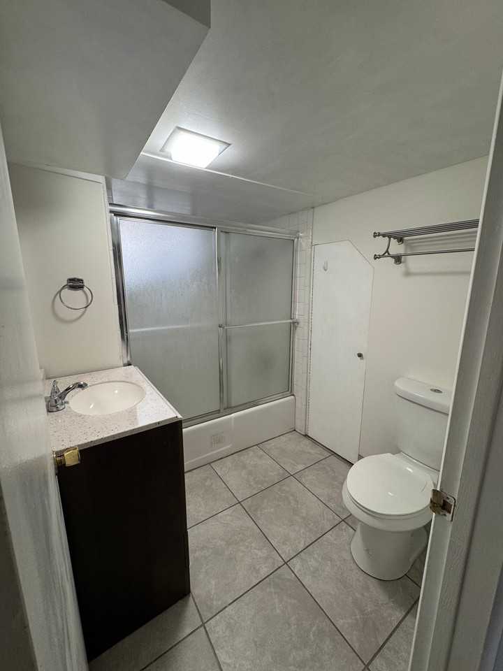 2727 S Blair St - Photo 3 of 5