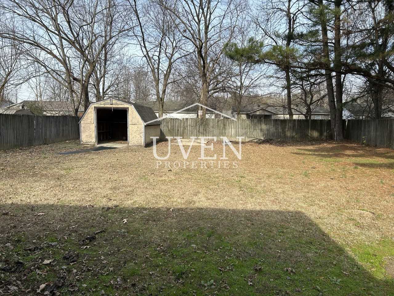 1101 Oakdale St - Photo 2 of 8
