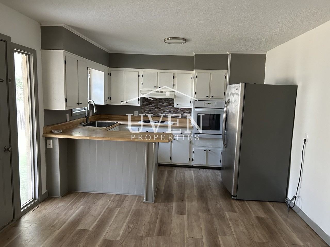 1101 Oakdale St - Photo 4 of 8
