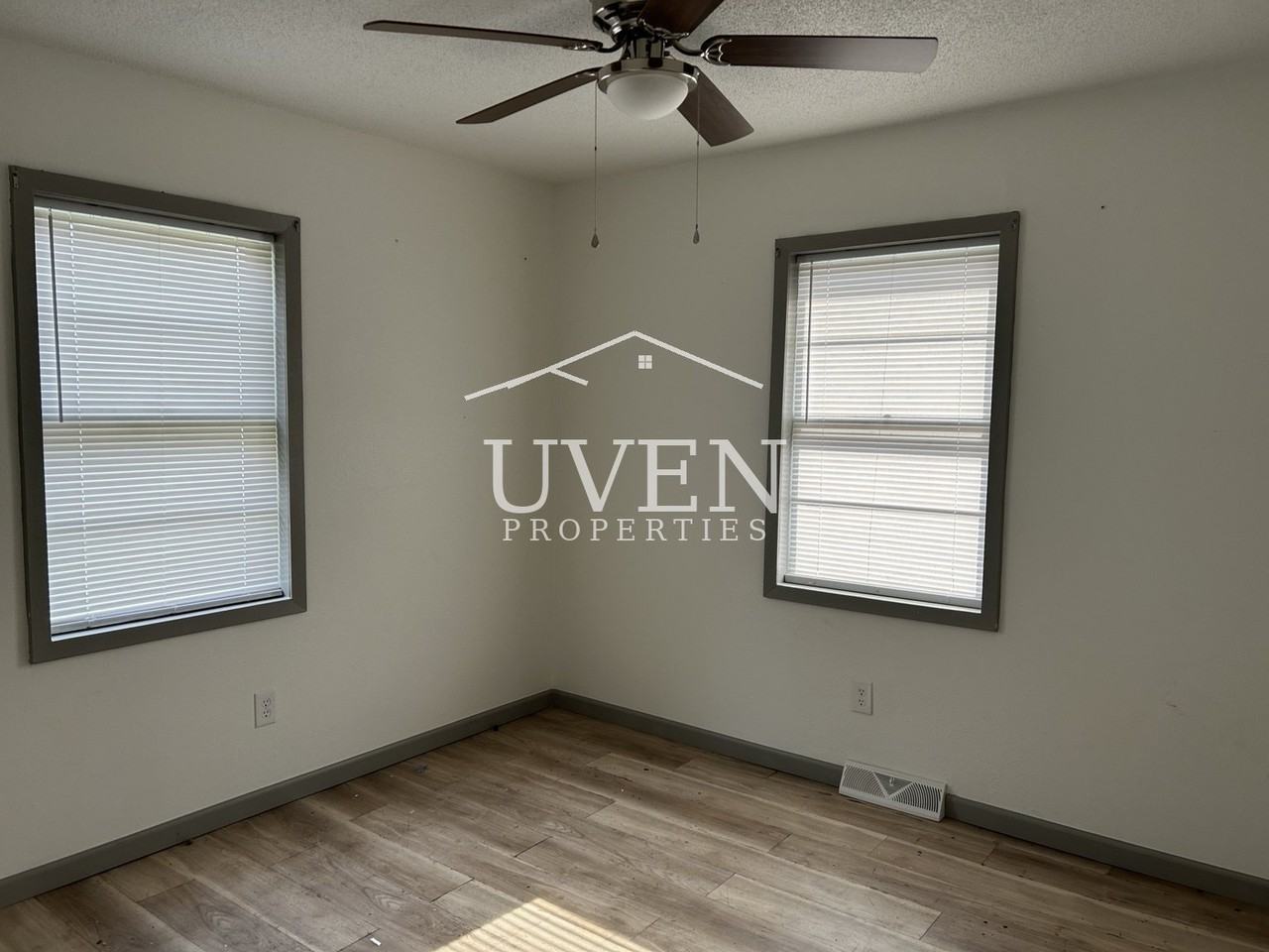 1101 Oakdale St - Photo 7 of 8