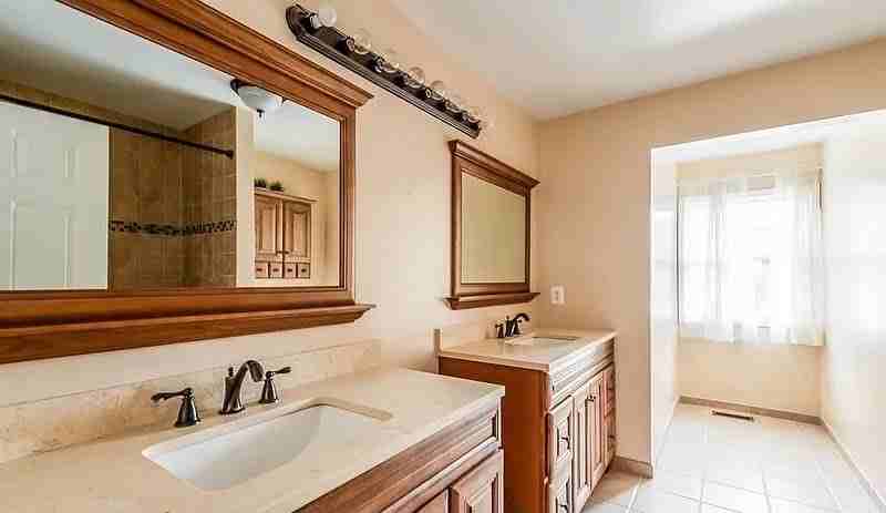 15070 Barkwood Dr - Photo 5 of 8