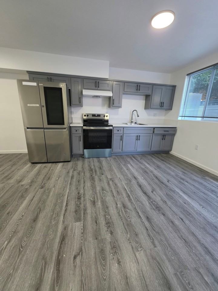 4222 Kenwood Ave - Photo 2 of 12