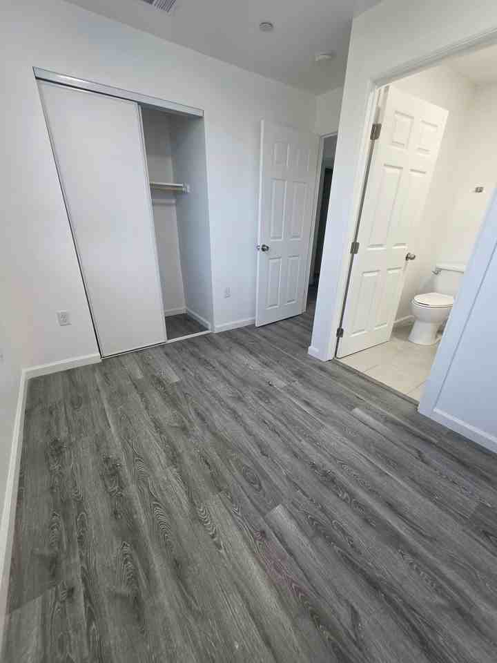 4222 Kenwood Ave - Photo 5 of 12