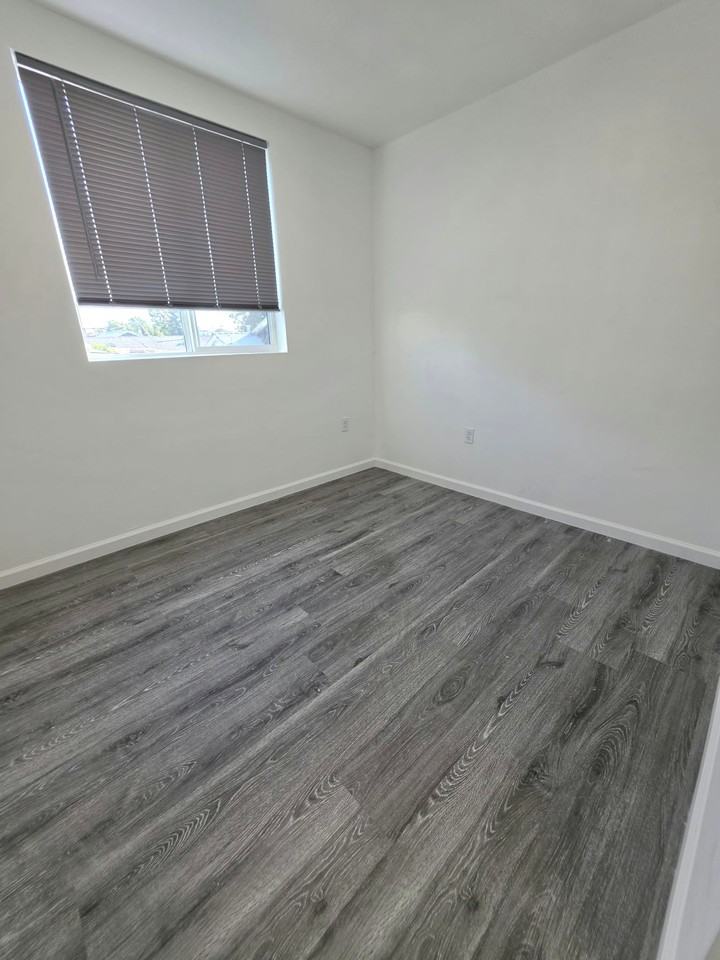 4222 Kenwood Ave - Photo 7 of 12