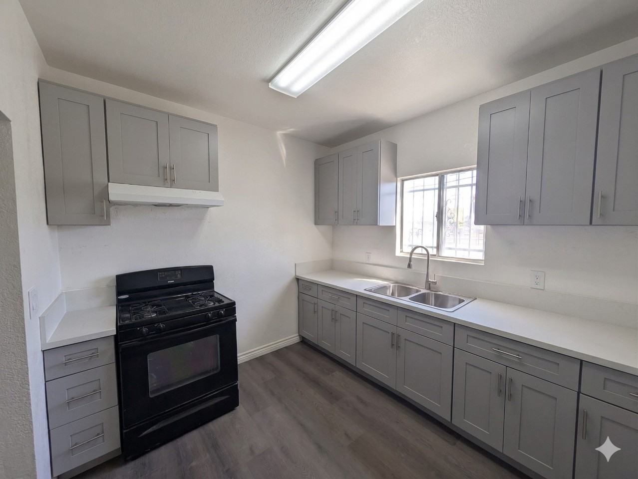 5263 S Figueroa St #A - Photo 3 of 12