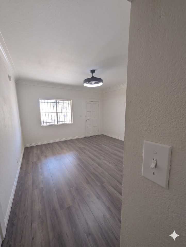 5263 S Figueroa St #A - Photo 5 of 12