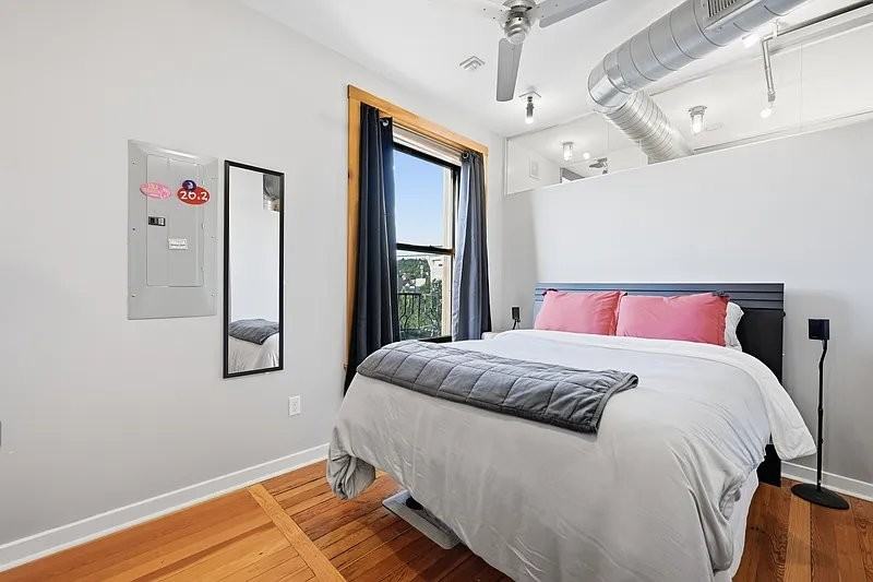 1237 Vine St #7 - Photo 5 of 19