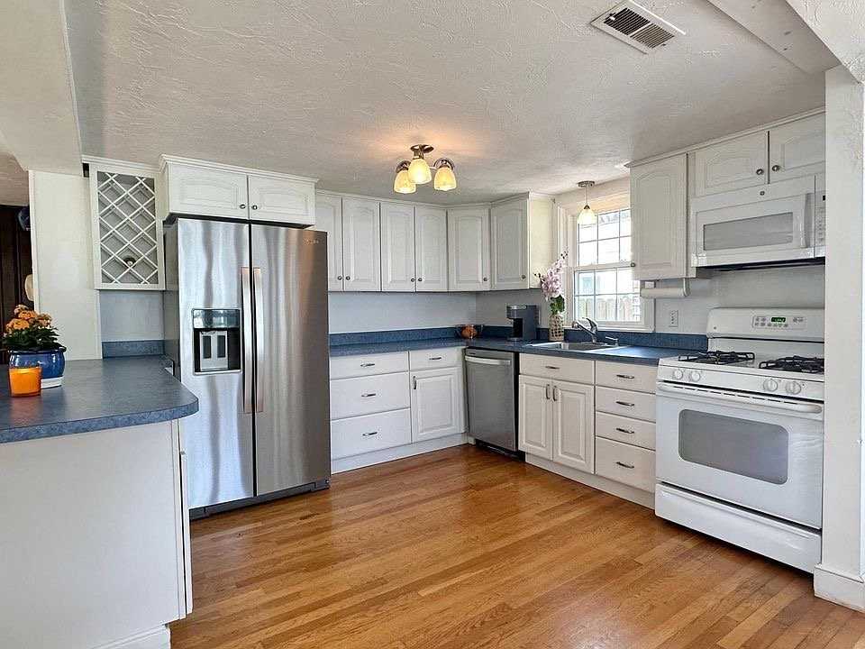 41 Ford St - Photo 5 of 8