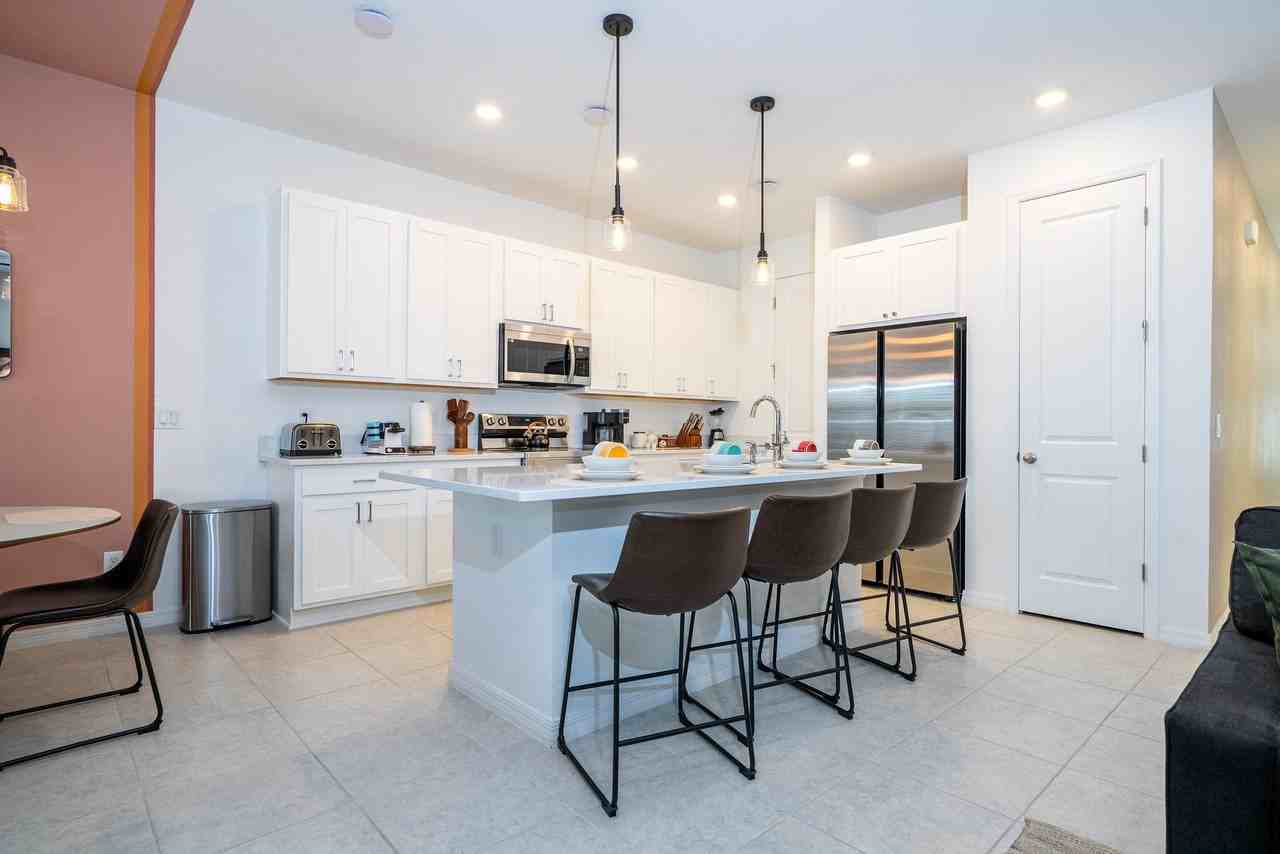 819 Longboat Dr - Photo 4 of 20
