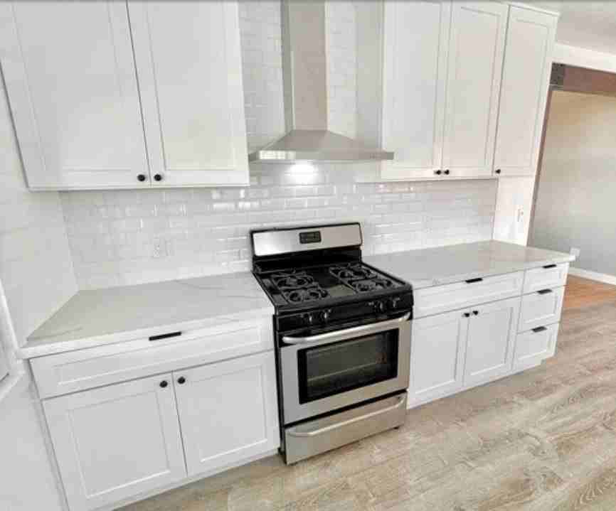 1061 W 24th St #1065 - Photo 5 of 16