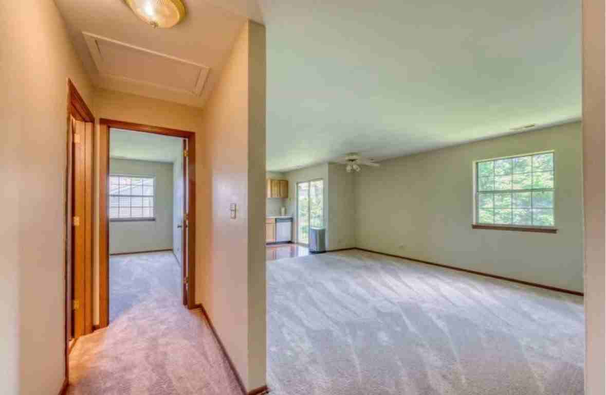 78 N Victoria Ln #E - Photo 7 of 9