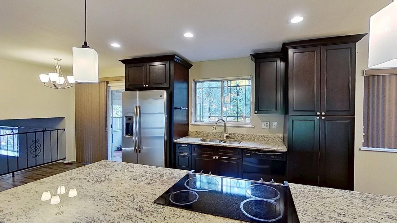 551 S Field Ct - Photo 2 of 19