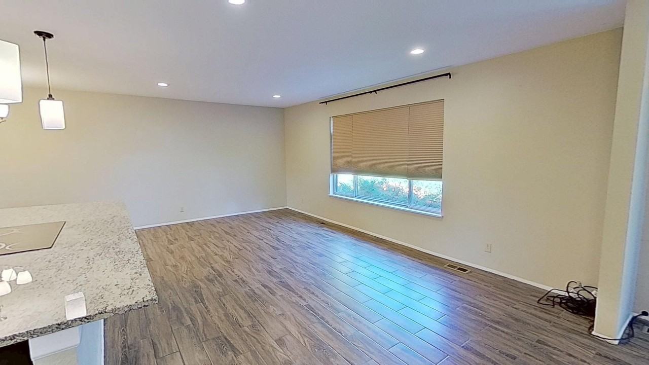 551 S Field Ct - Photo 3 of 19