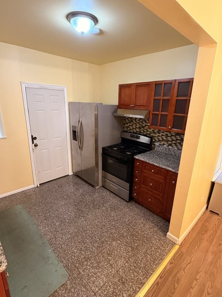 3126 Tasker St - Photo 5 of 16