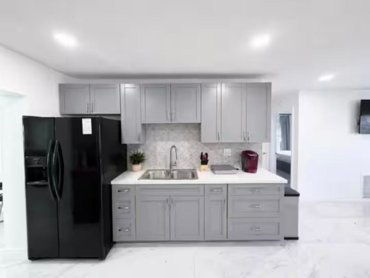 817 Nw 30th Ct - Photo 4 of 11