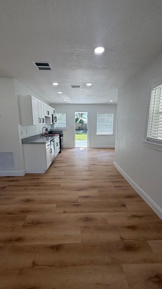 2603 Avenue N - Photo 2 of 12