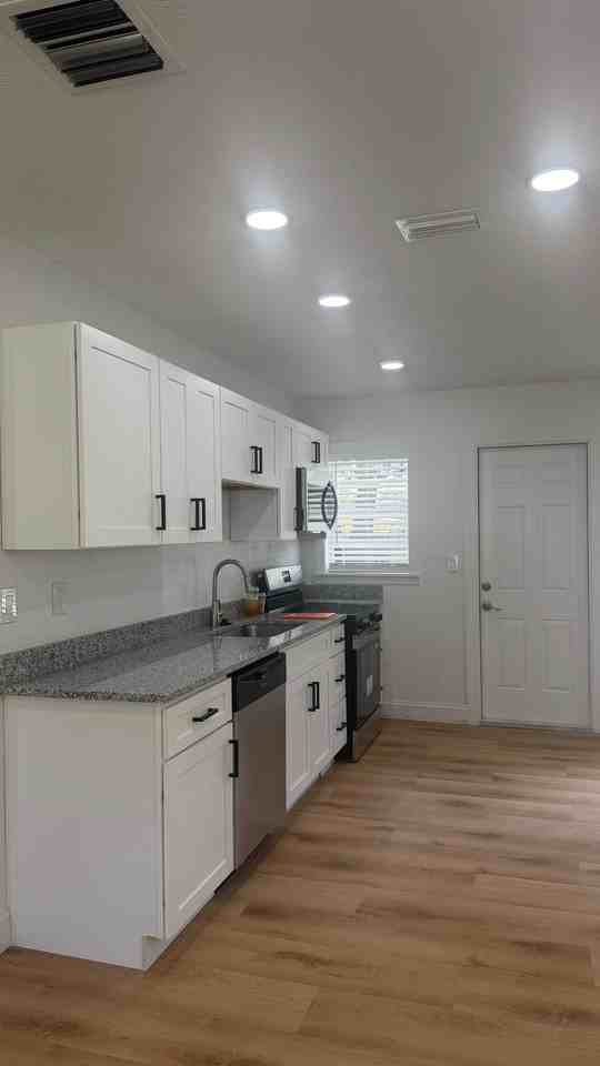 2603 Avenue N - Photo 3 of 12