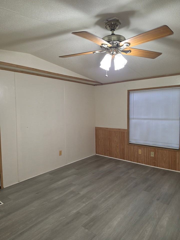 211 W Lynnwood Ln - Photo 4 of 8