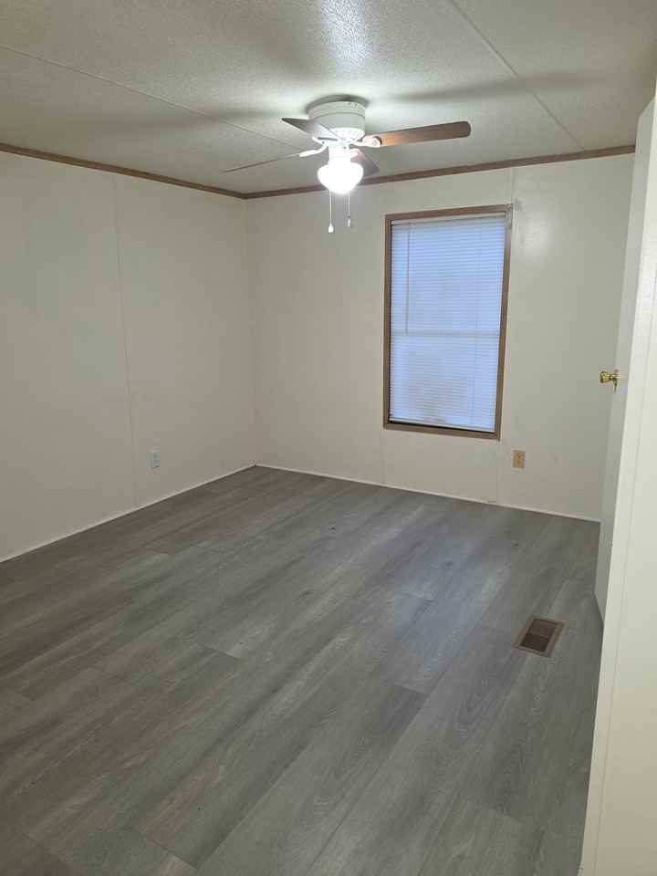 211 W Lynnwood Ln - Photo 6 of 8