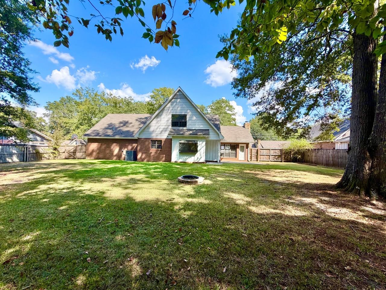 124 Cedar Dr - Photo 2 of 19