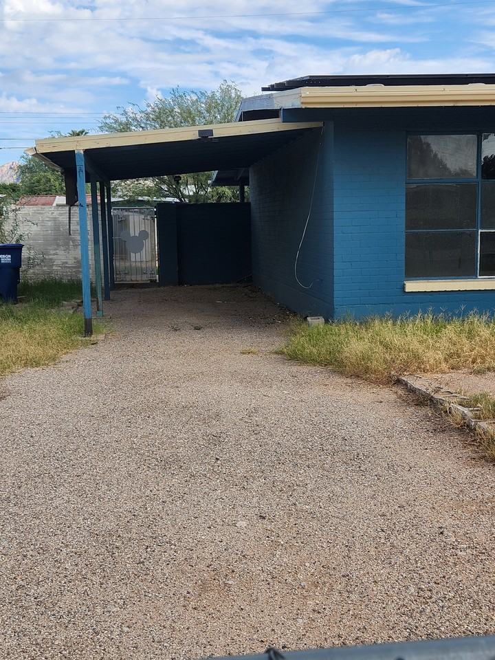5621 E Scarlett St - Photo 2 of 15
