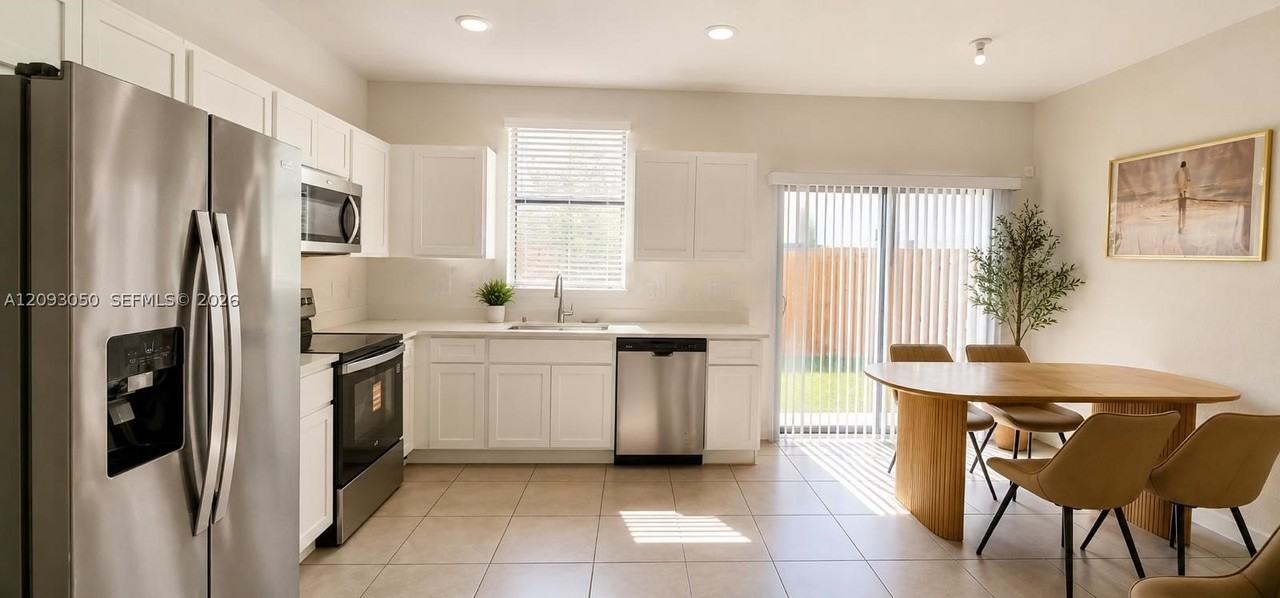 1454 Ne 3rd Ave - Photo 3 of 15