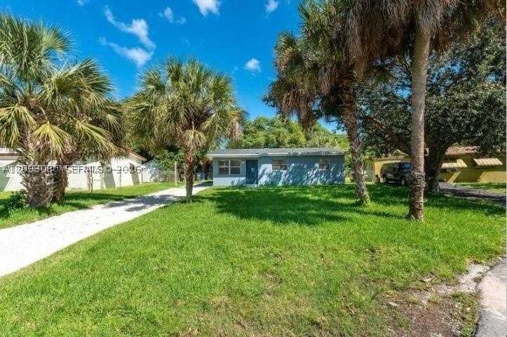 1040 Nw 23rd Ter #0 - Photo 3 of 15