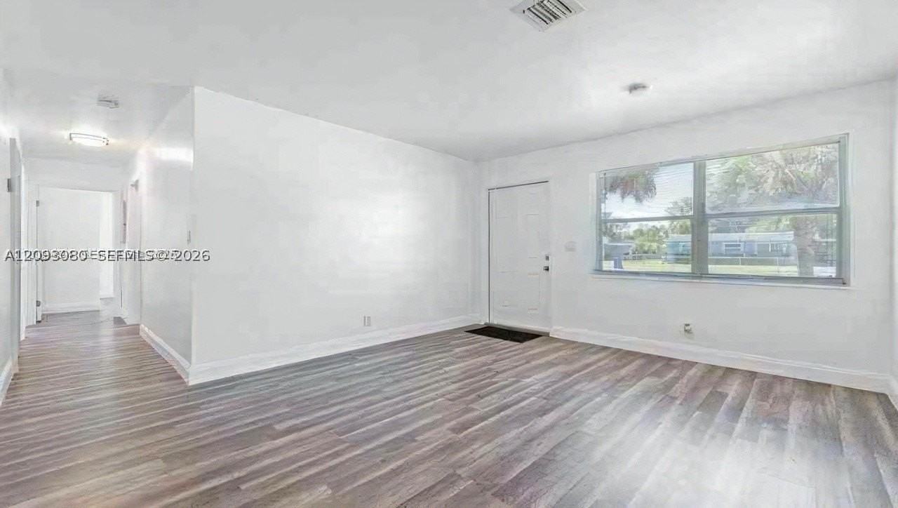 1040 Nw 23rd Ter #0 - Photo 4 of 15