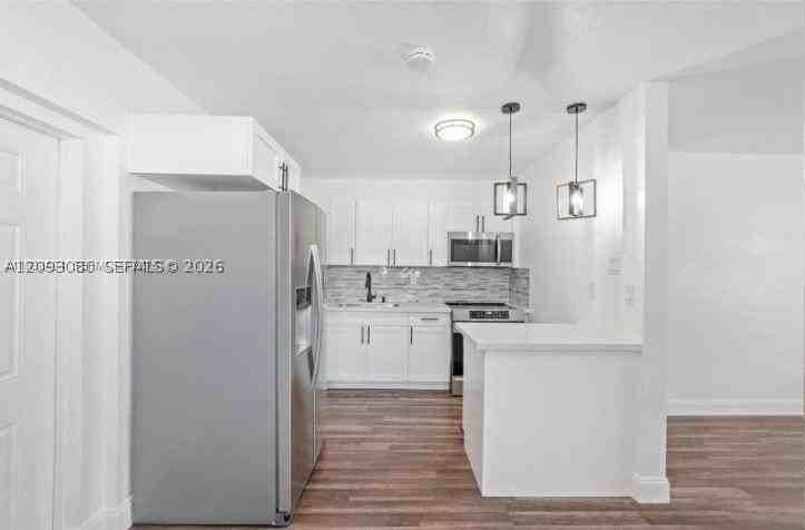 1040 Nw 23rd Ter #0 - Photo 6 of 15
