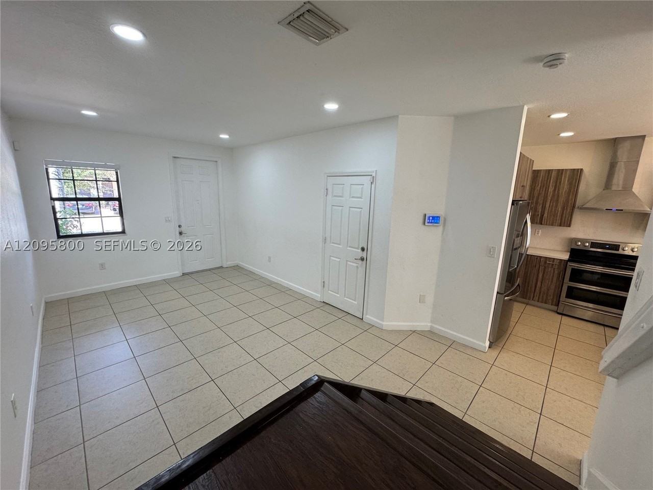 343 Ne 37th Ter - Photo 5 of 26