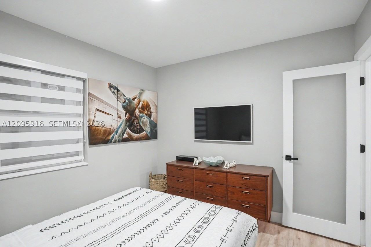 331 W 40th Pl #0 - Photo 5 of 25
