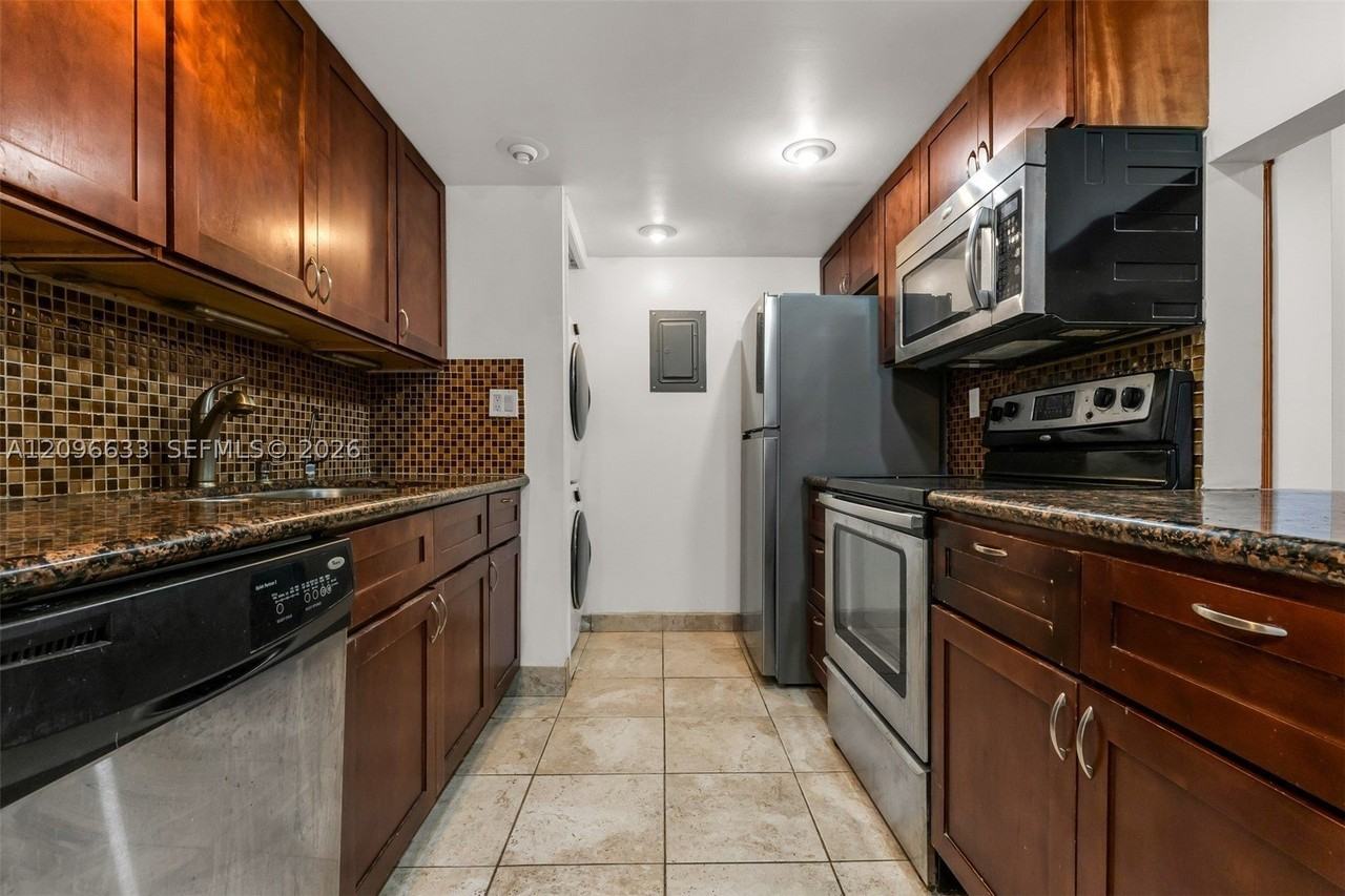 220 Lakeview Dr #205 - Photo 7 of 43