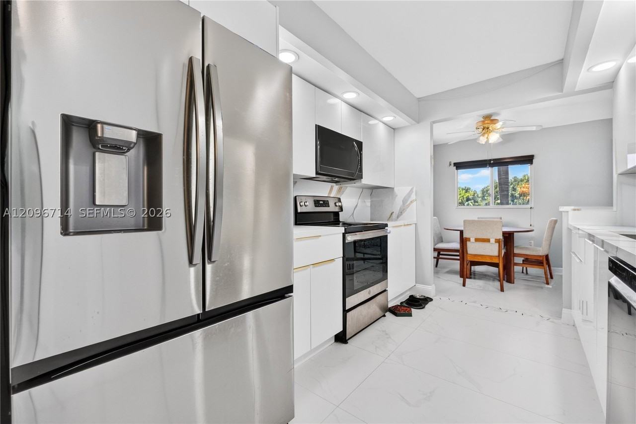 1651 Sw 127th Ave #212A - Photo 4 of 38