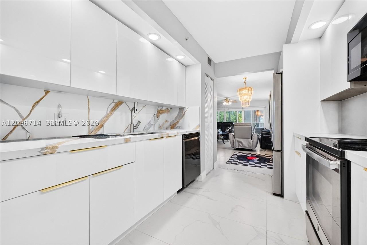 1651 Sw 127th Ave #212A - Photo 5 of 38