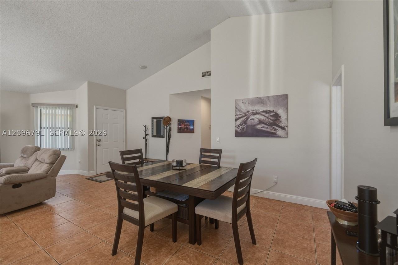728 Holly St #0 - Photo 7 of 29