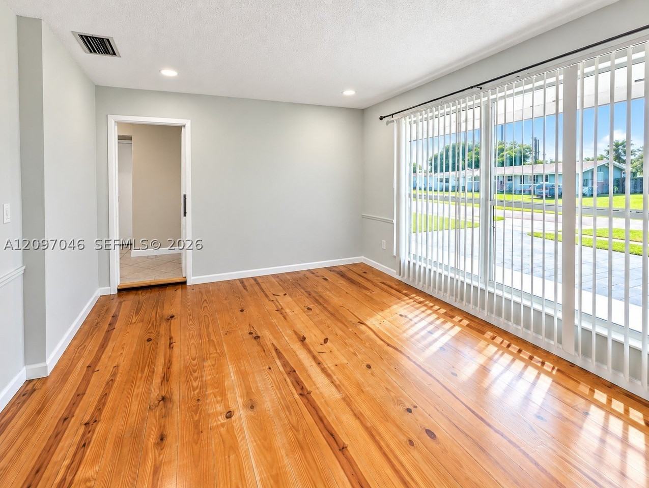8521 Nw 25th St - Photo 7 of 41