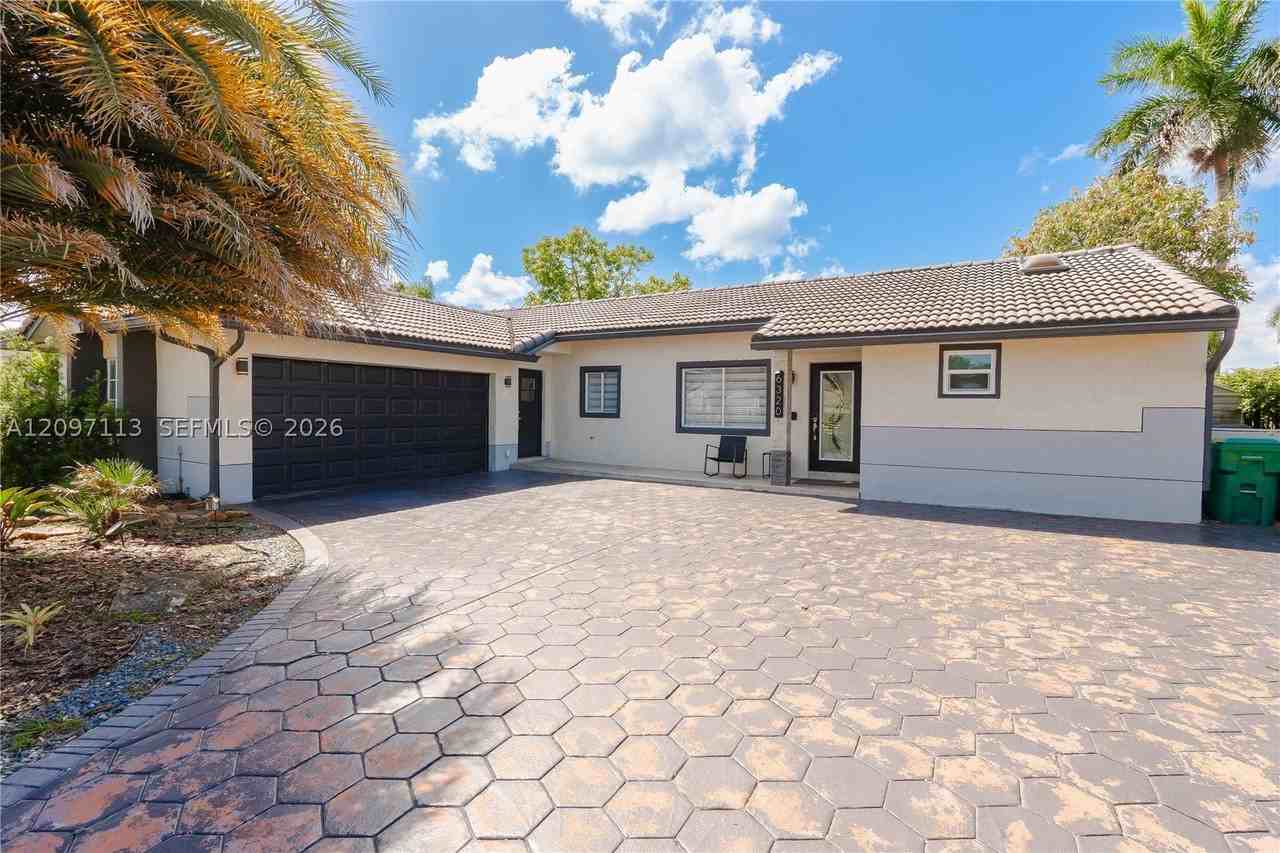 6320 Nw 199th St - Photo 3 of 31