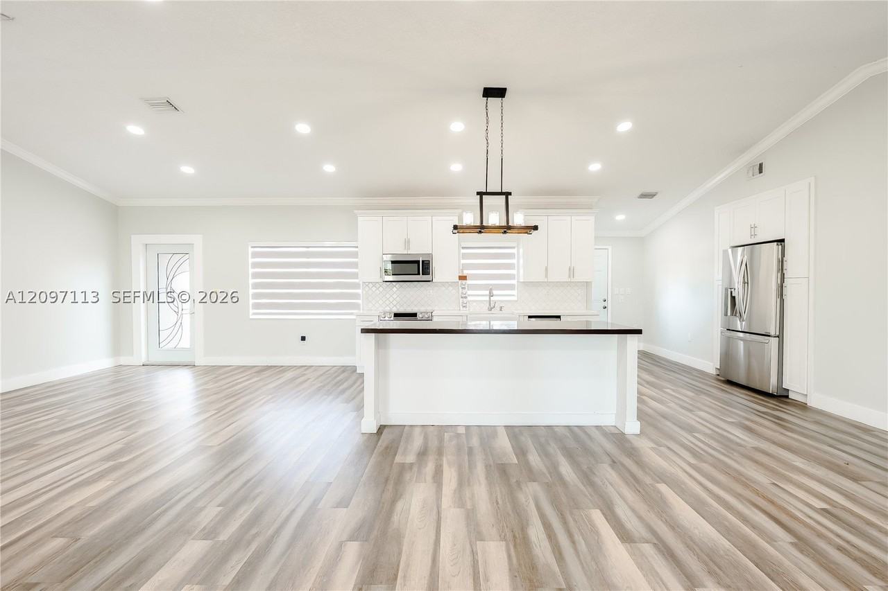 6320 Nw 199th St - Photo 5 of 31