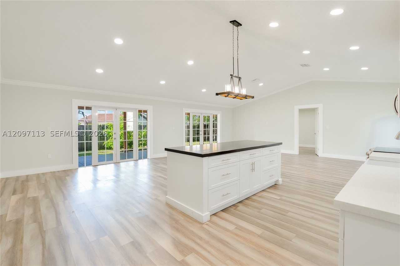 6320 Nw 199th St - Photo 6 of 31