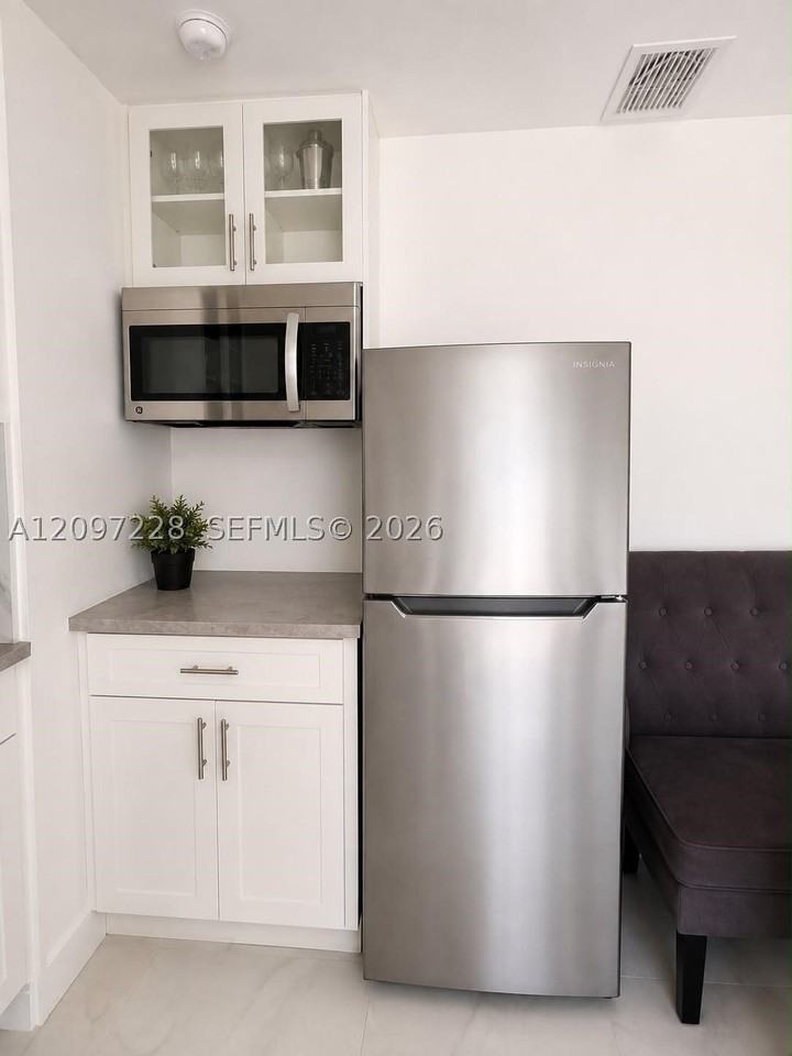 2330 Sw 44th St #E - Photo 3 of 6
