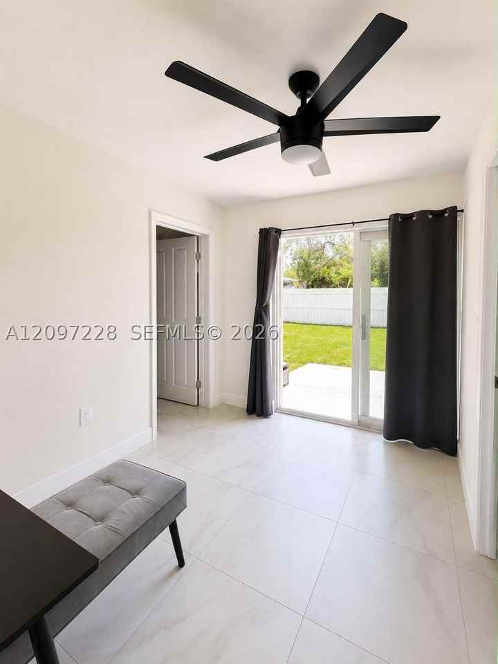 2330 Sw 44th St #E - Photo 4 of 6