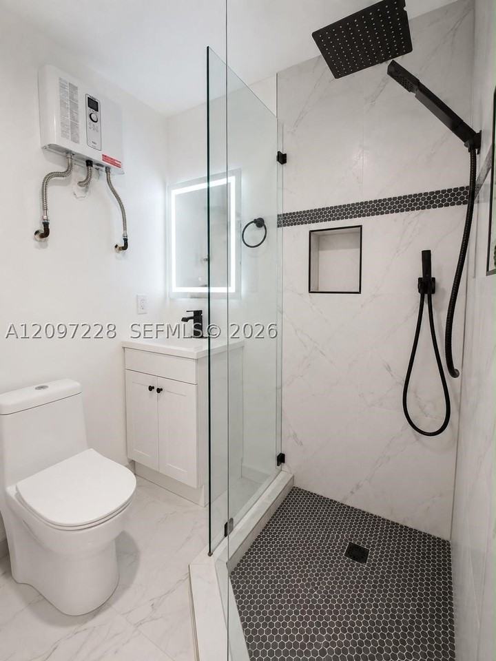2330 Sw 44th St #E - Photo 6 of 6