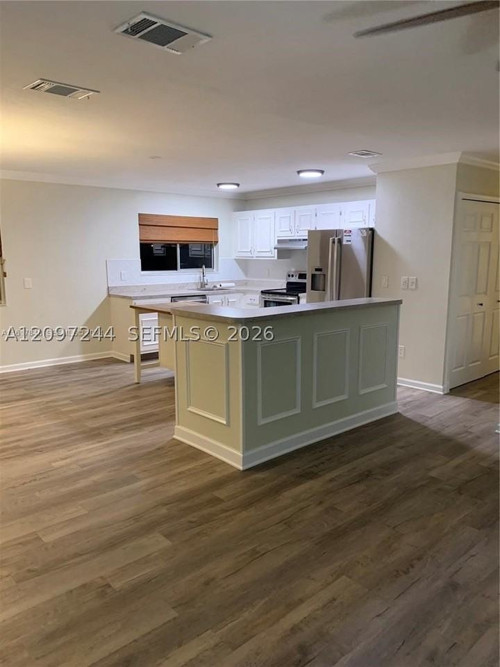 532 Se Whitmore Dr - Photo 7 of 18