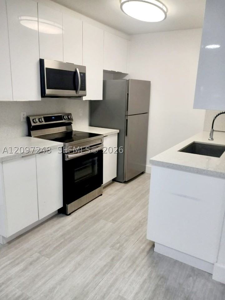 3118 Nw 60th St #0 - Photo 3 of 17