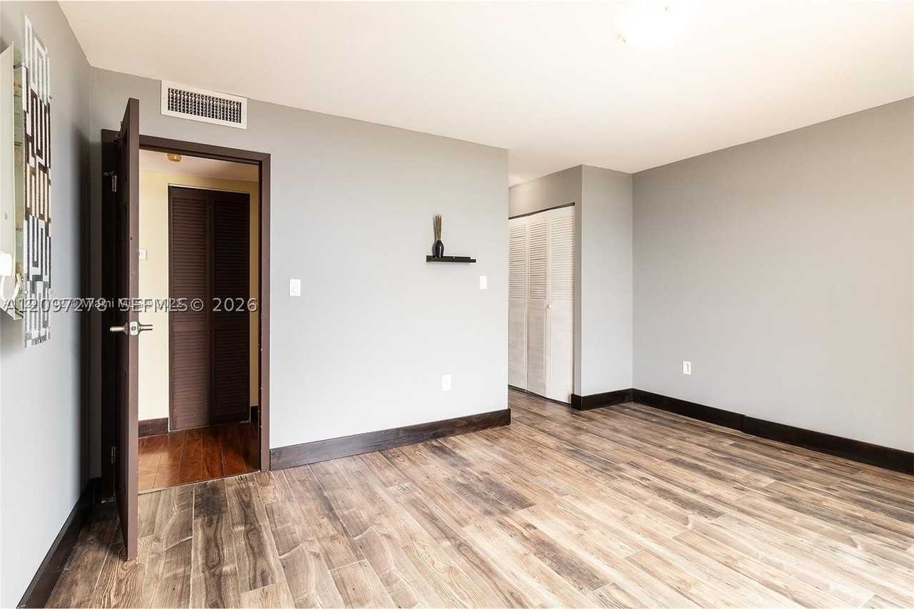 2500 Ne 135th St #A407 - Photo 7 of 21